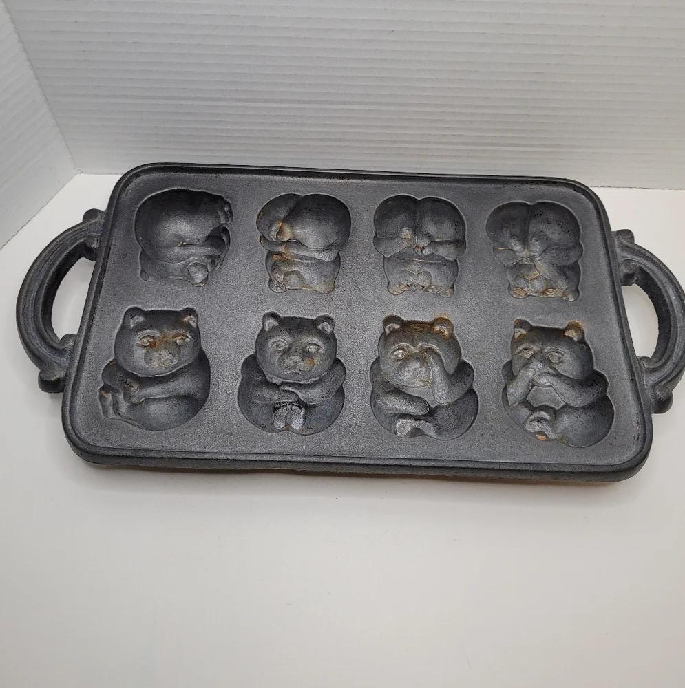 Vintage John Wright 1984 Teddy Bear Cast Iron Muffin Cornbread Baking Pan USA